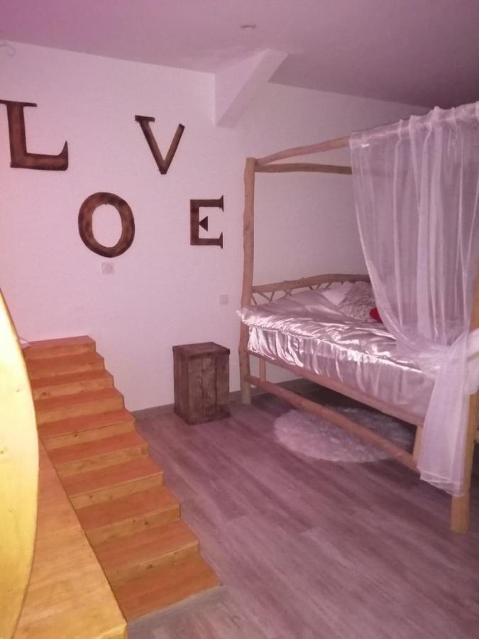Le Reve De Lily Bed and Breakfast Les Vignères Exteriör bild
